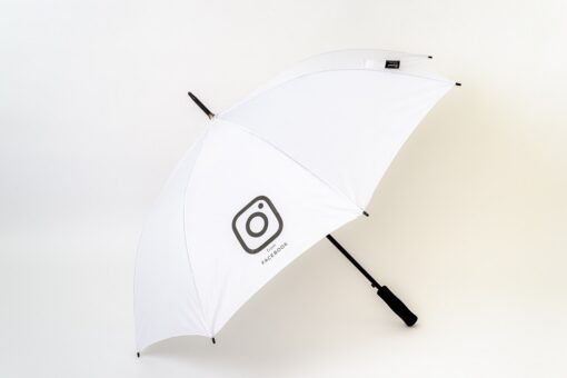 מטריה לבנה עם לוגו | מטריות ממותגות | הדפסה על מטריות | מטריות לפרסום